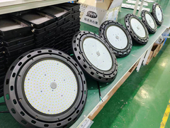 ब्लैक बॉडी कलर डिममेबल हाई बे एलईडी लाइटिंग फॉर यूएफओ हाई बे लाइट्स